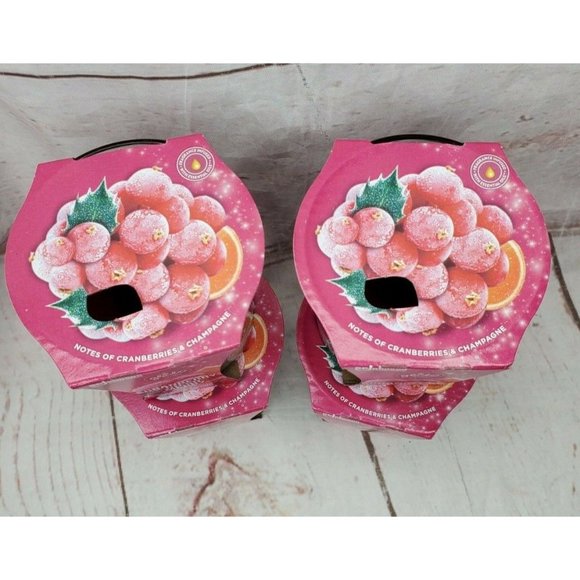 4 SC Johnson Glade Cranberry Oh So Merry Scented Limited Edition 3.4 Oz Candle - Picture 2 of 11